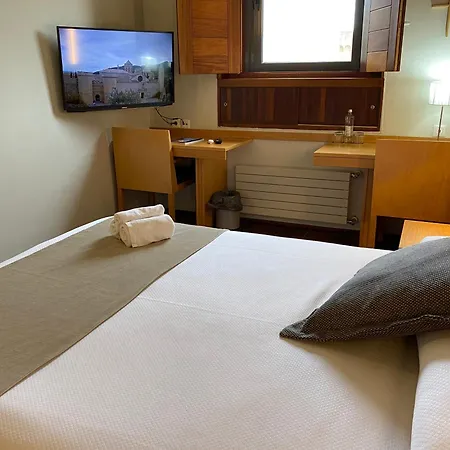 Hostatgeria De Hotel 3*