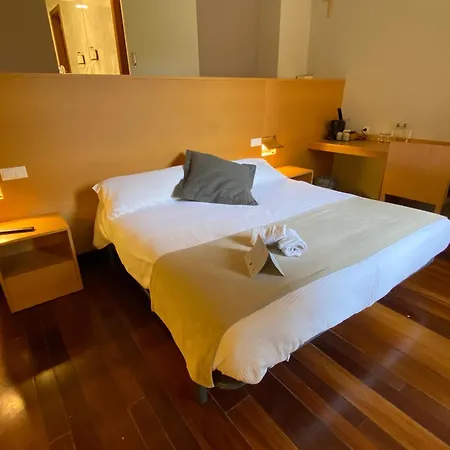 Hotel Hostatgeria De 3*