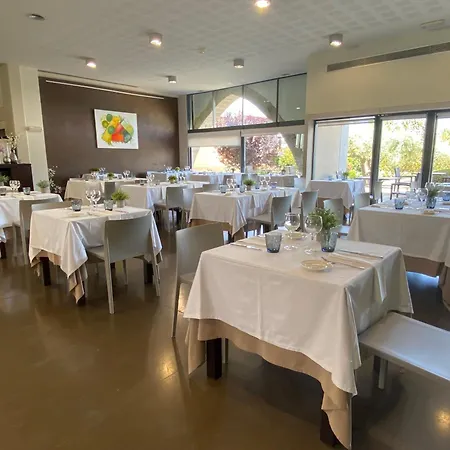 Hotel Hostatgeria De 3*