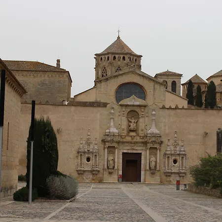 Hostatgeria De Ξενοδοχείο Poblet