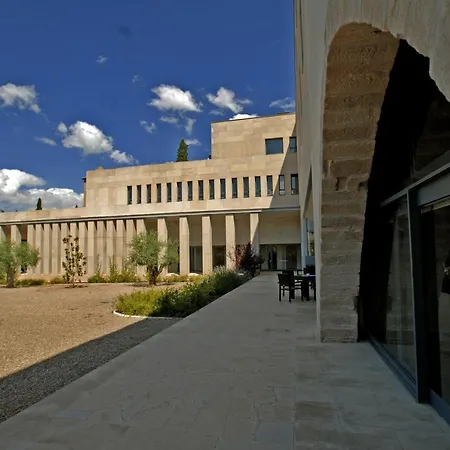 Hostatgeria De Ξενοδοχείο Poblet