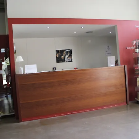 酒店 霍斯塔加利亚波夫莱特酒店 3*