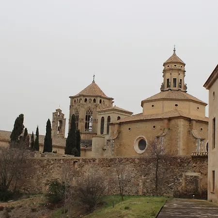 فندق Hostatgeria De 3*