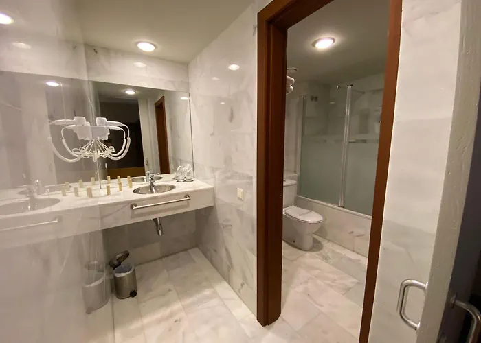 فندق Hostatgeria De 3*